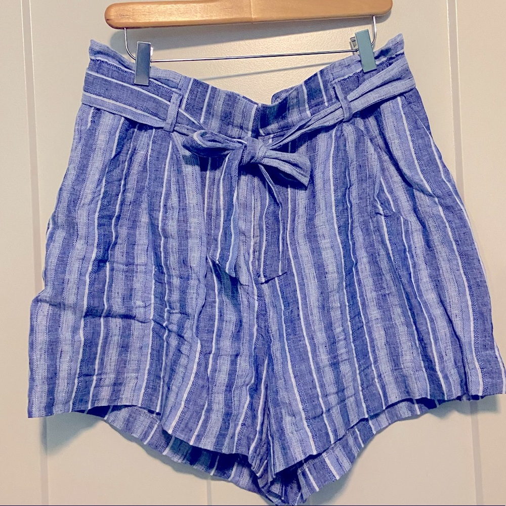 Ladies linen slouchy shorts with pockets.